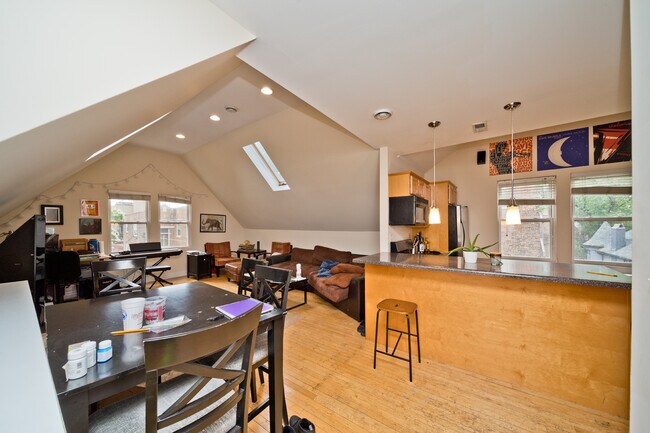 Foto del edificio - 3814 N Marshfield Ave