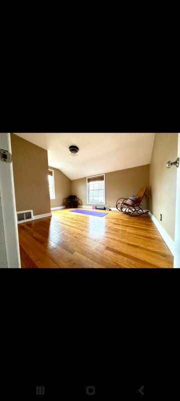 Building Photo - 5124 N Shoreland Ave