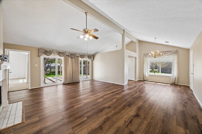 Foto del edificio - 711 Flower Field Ct