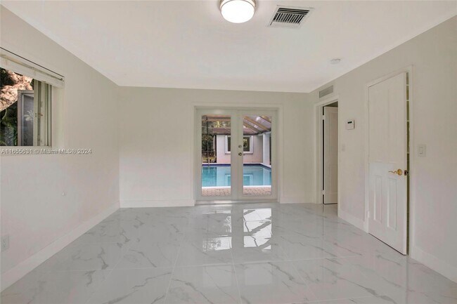 Foto del edificio - 2211 NE 62nd St