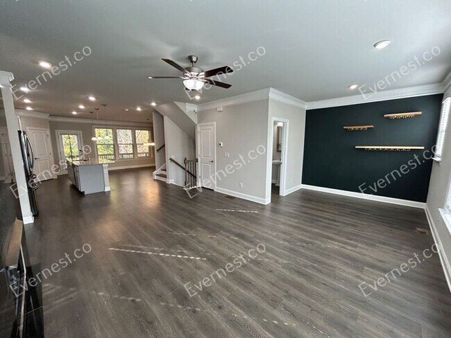 Building Photo - 1357 Harris Way S