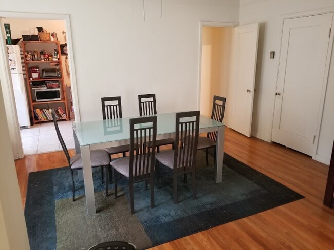 Foto del edificio - 466 N Orange Grove Ave