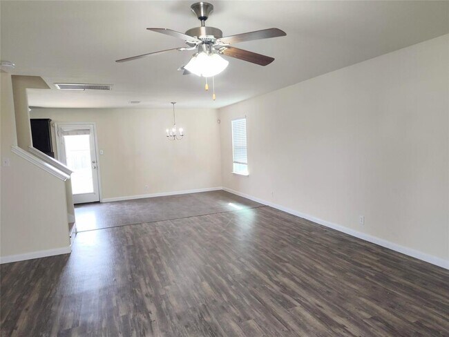 Foto del edificio - 103 Hawkins Ct