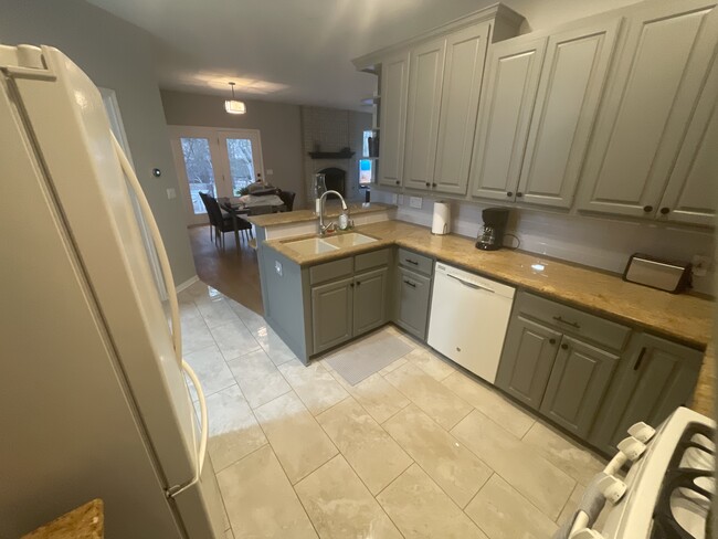 Building Photo - 116 Forest Trl