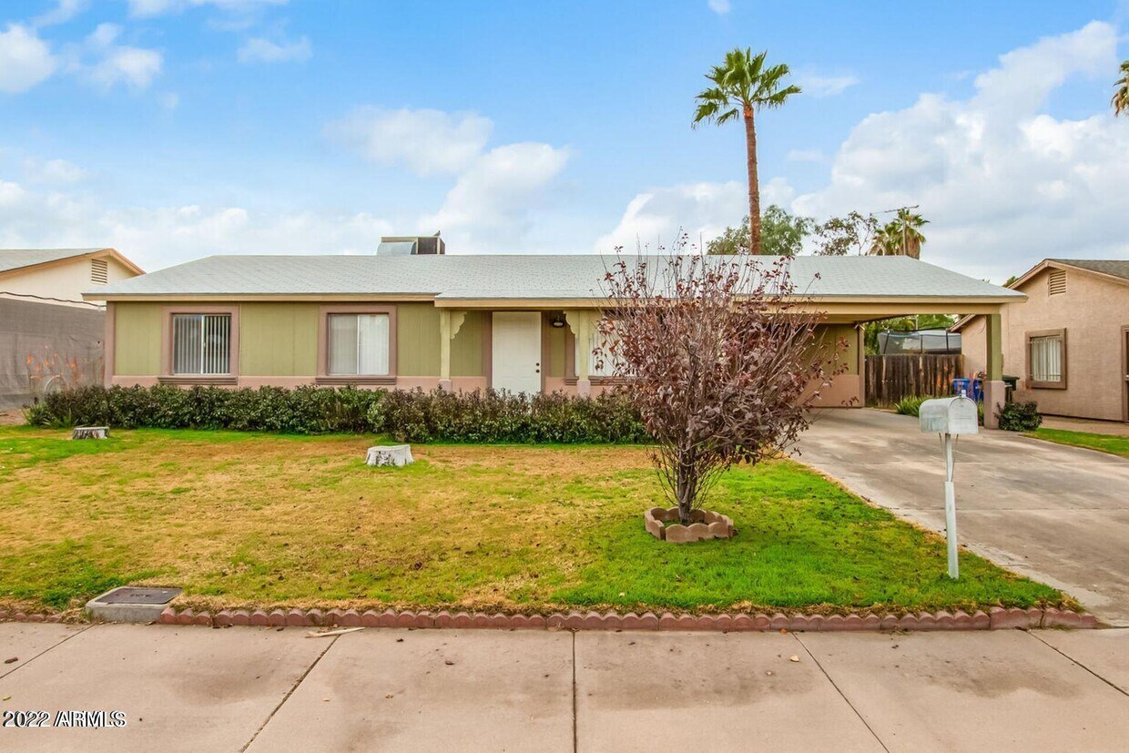 Foto principal - 7961 W Highland Ave