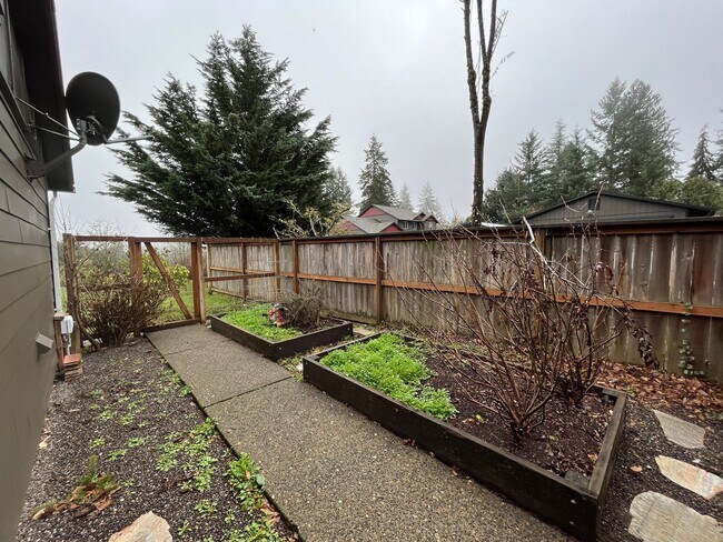 Foto del edificio - 2 Bed 1 Bath House in North Plains!! Recen...