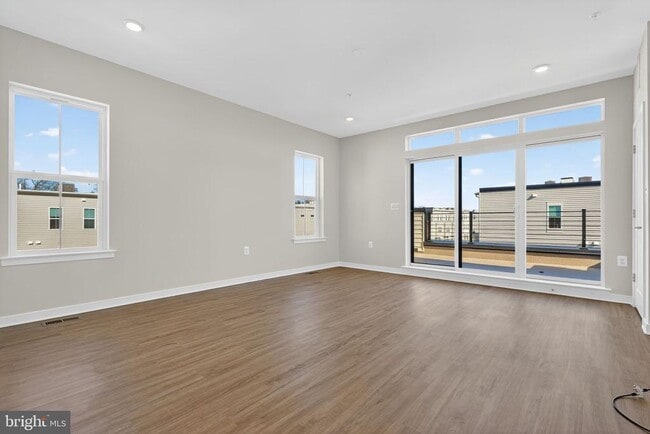 Building Photo - 22832 Tawny Pne Sq