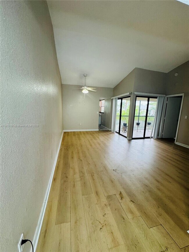 Foto del edificio - 1071 Adams Ave