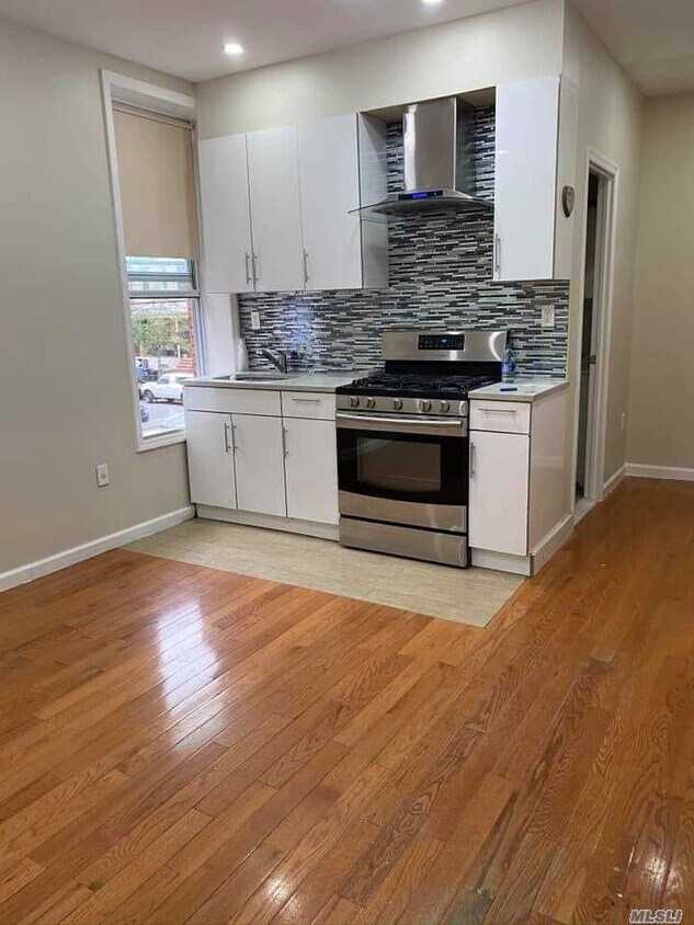 Foto del edificio - 60-56 70th Ave