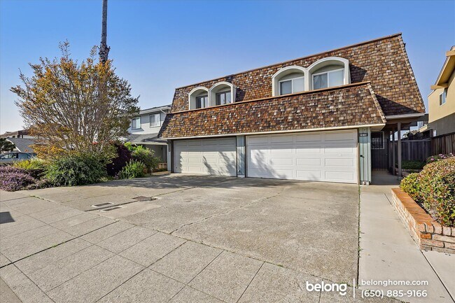 Building Photo - 2913 Bayview Dr