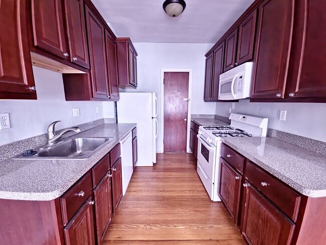Building Photo - Beautiful One Bedroom