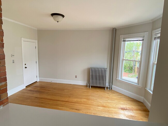 living room. - 26 North St
