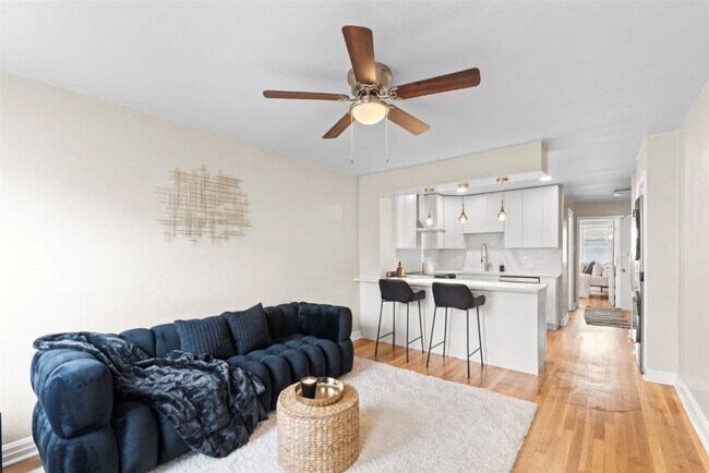 Foto del edificio - 4930 Kemper Ave