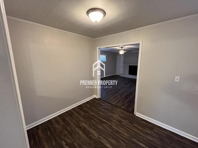 Building Photo - 1430 Abernathy Rd