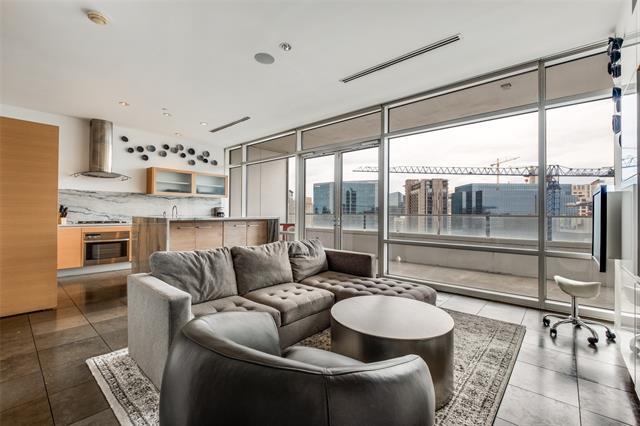 Foto del edificio - 2430 Victory Park Ln