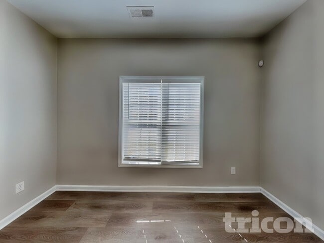 Building Photo - 5513 Landreaux Dr