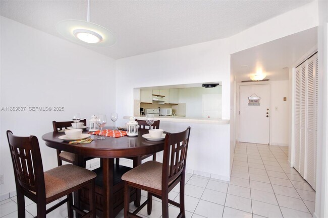 Foto del edificio - 2555 Collins Ave