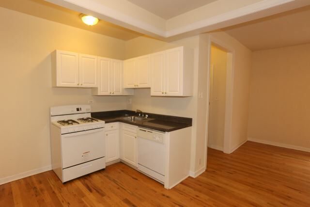 Foto del edificio - 3727 N Pine Grove Ave