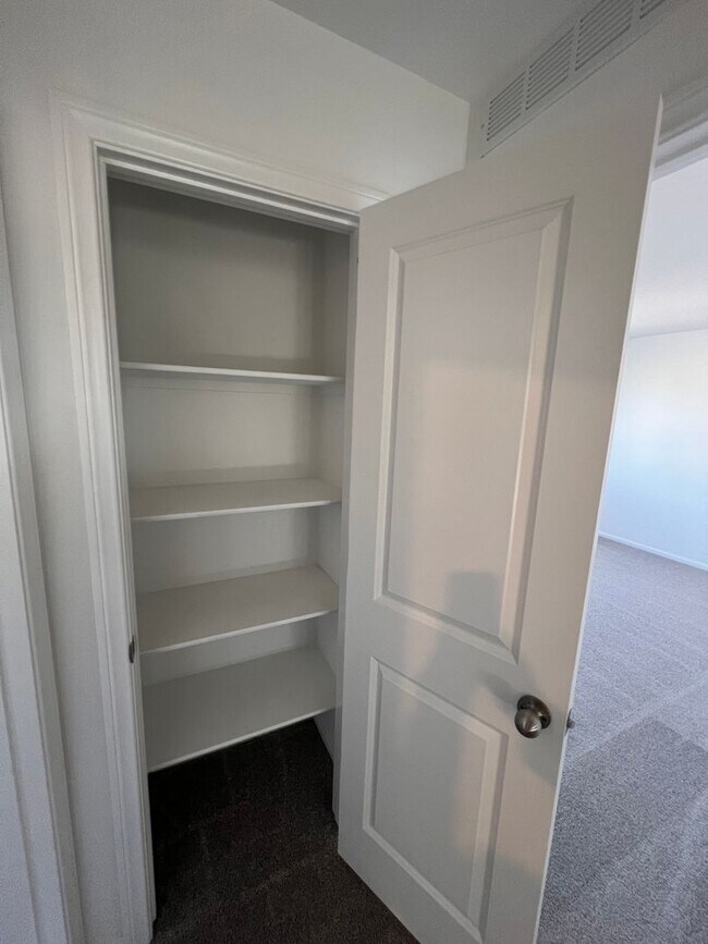 Building Photo - Brand New Home - Downstairs Primary Bedroo...