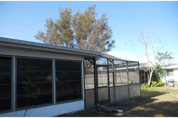 Foto del edificio - 4711 Mayflower Dr