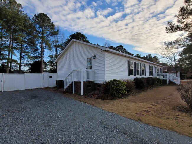 Building Photo - 410 Birch Dr
