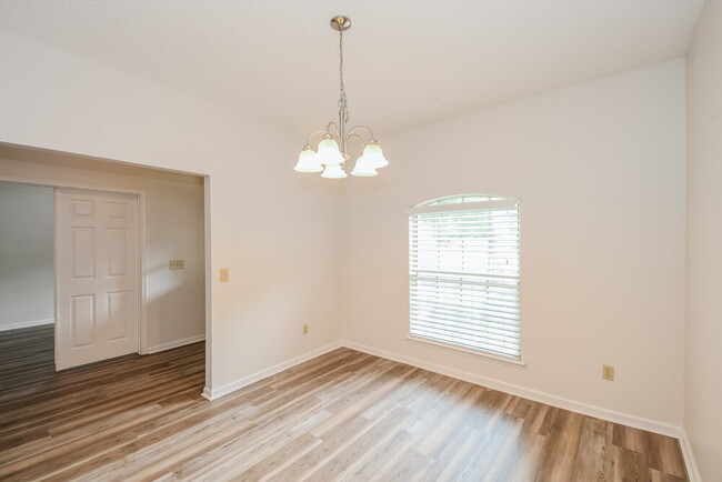 Foto del edificio - 283 Springfield Ct