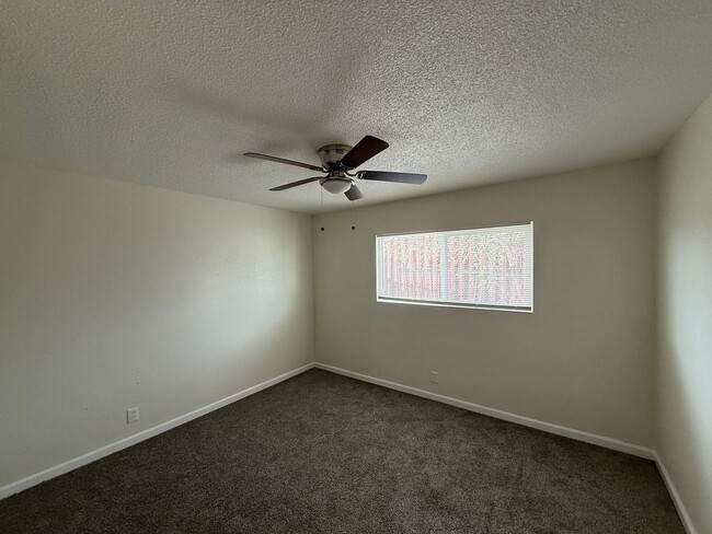 Building Photo - Affordable  3 bedroom house in Inyokern