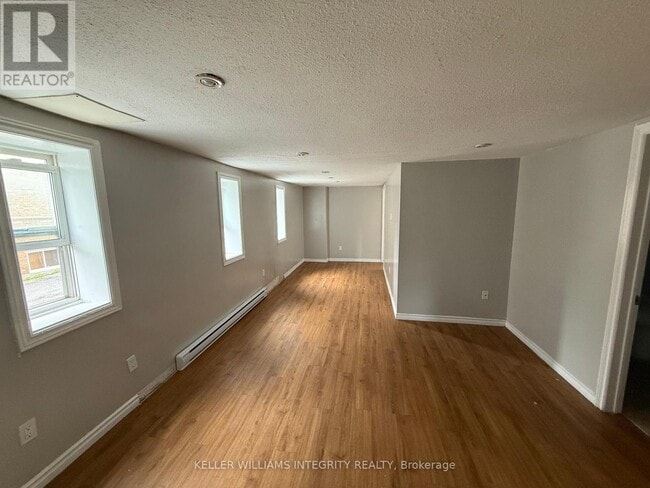 Building Photo - 1435 Morisset Ave