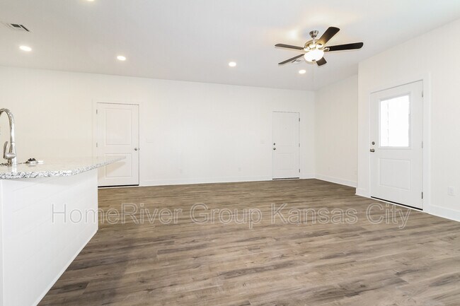 Foto del edificio - 5770 E Bristol St