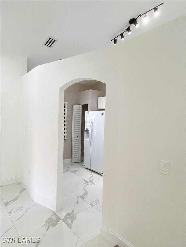 Building Photo - 6645 Huntington Lakes Cir