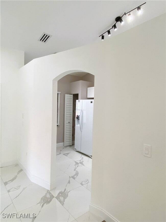 Building Photo - 6645 Huntington Lakes Cir