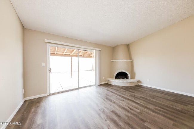 Building Photo - 337 W Kristal Way