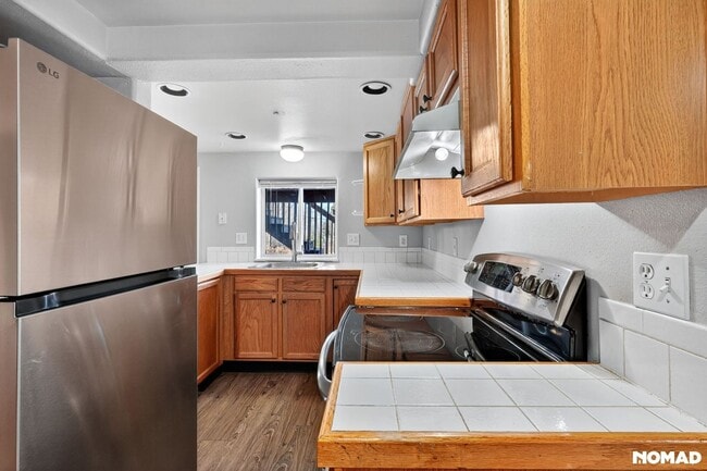 Building Photo - 30 W Navajo St