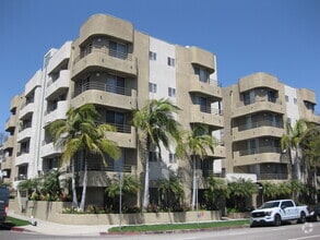 Building Photo - 8715