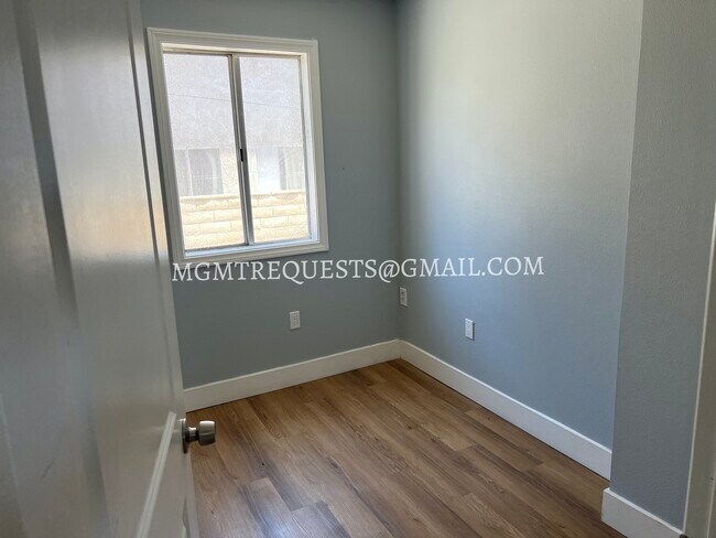 Building Photo - 5890 Challen Avenue, Unit B