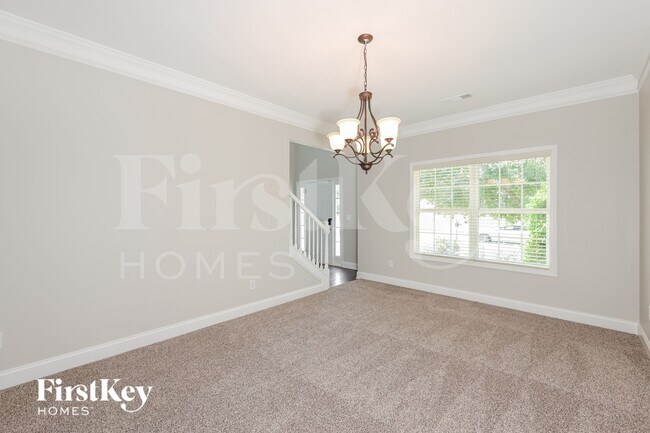 Building Photo - 6275 Cove Creek Dr