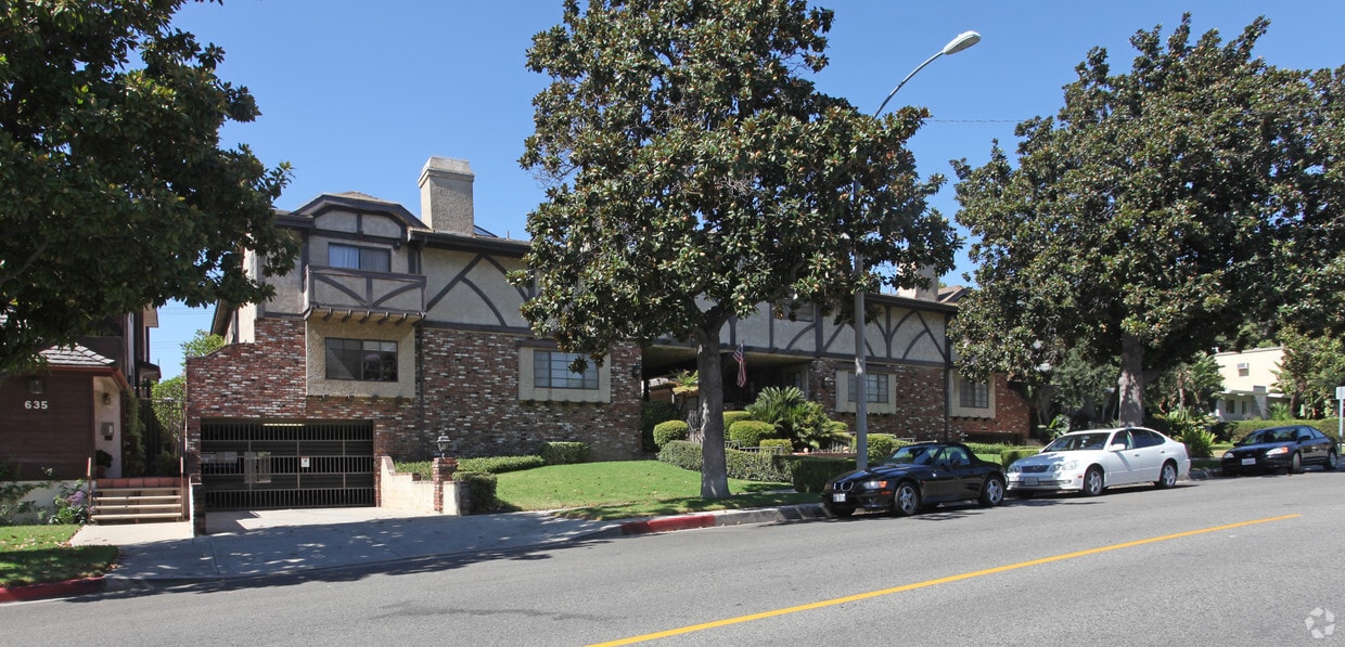 Primary Photo - 645 E Magnolia Blvd