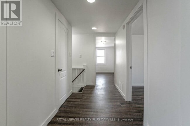 Building Photo - 564 Lyons Ln