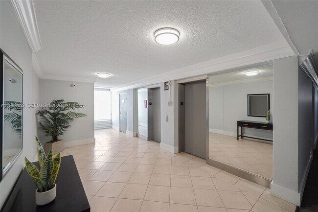 Foto del edificio - 2000 NE 135th St