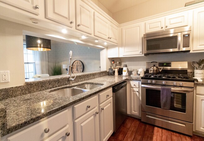 Cocina - 240 Renaissance Pkwy NE