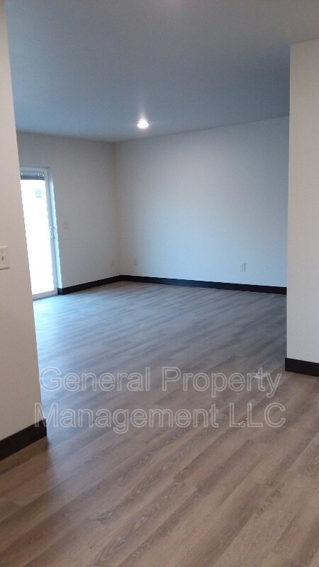 Building Photo - 5246 Christopher Dr