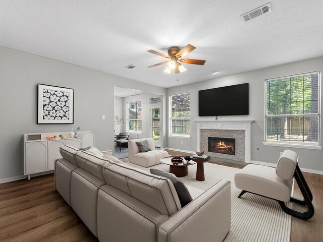 Building Photo - 3910 Echo Mountain Dr