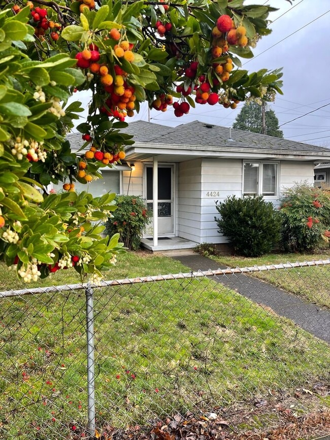 Building Photo - 4424 SE 66th Ave