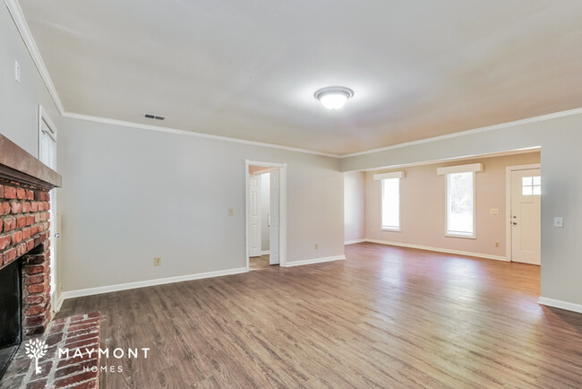 Building Photo - Charming Irmo Home!
