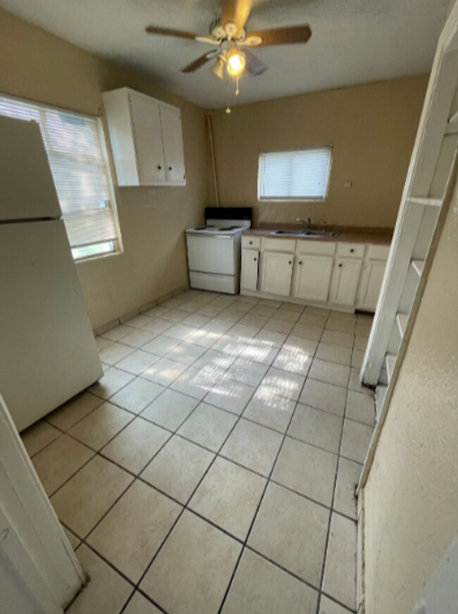 Building Photo - 510 Cheyenne St