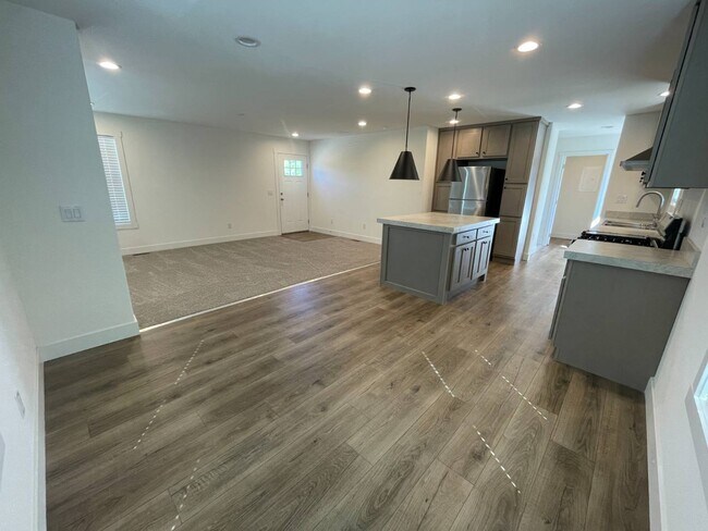 Foto del edificio - 5427 Edgewood Ln