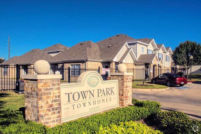 Town Park Townhomes Apartments Houston Tx Building Photo Town Park Townhomes
