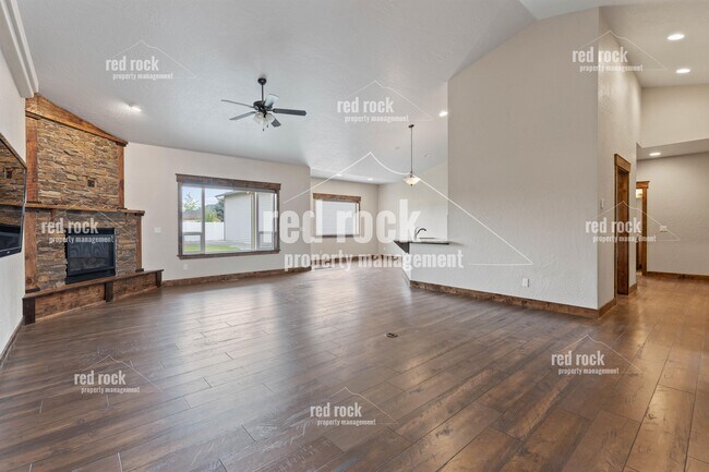 Building Photo - 7065 Bent Grass Ln