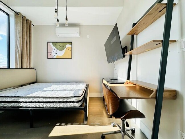 Foto del edificio - Furnished room/NOT APARTMENT