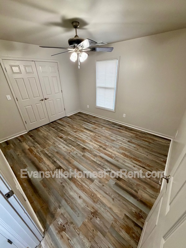 Building Photo - 306 S Elm Ave